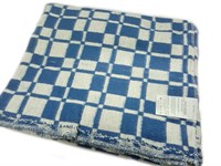 Одеяло байковое клетчатое синее.